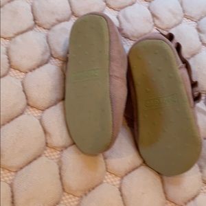 GAP Shoes - EUC baby gap sueded bootie 6-12 mo GAP Shoes - EUC baby gap sueded bootie 6-12 mo